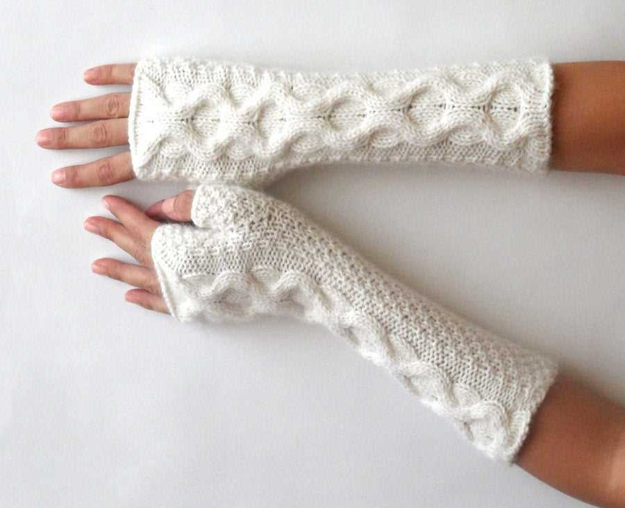 Knit pattern fingerless gloves