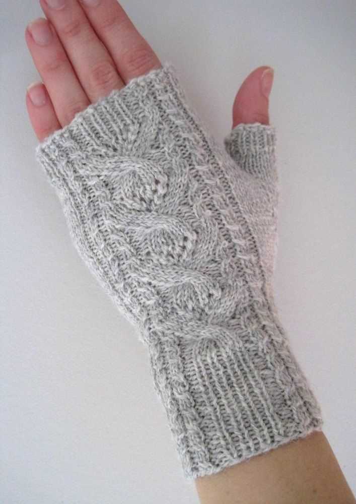 Knit pattern fingerless gloves
