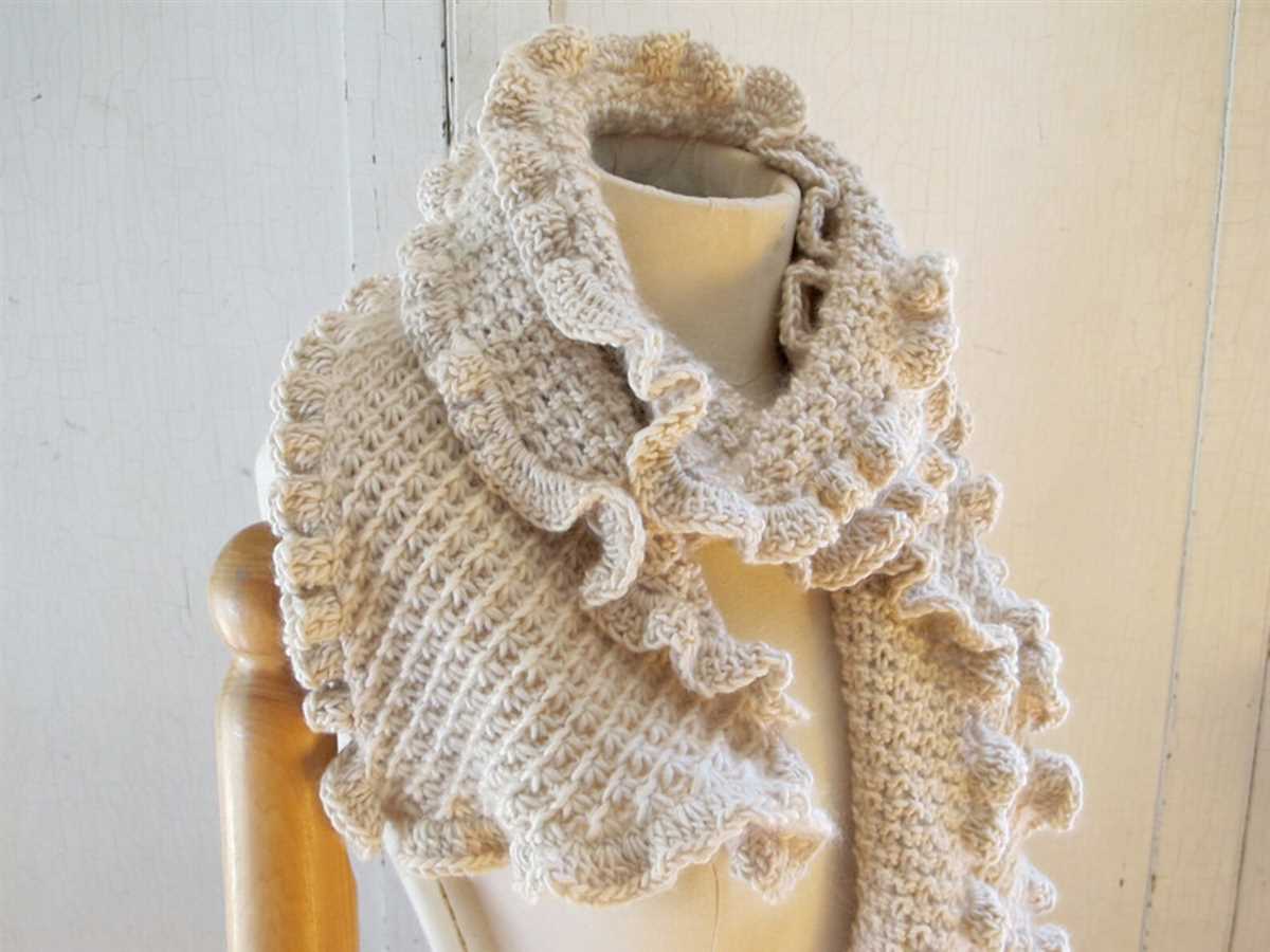 Knit scarf with ruffle edge pattern