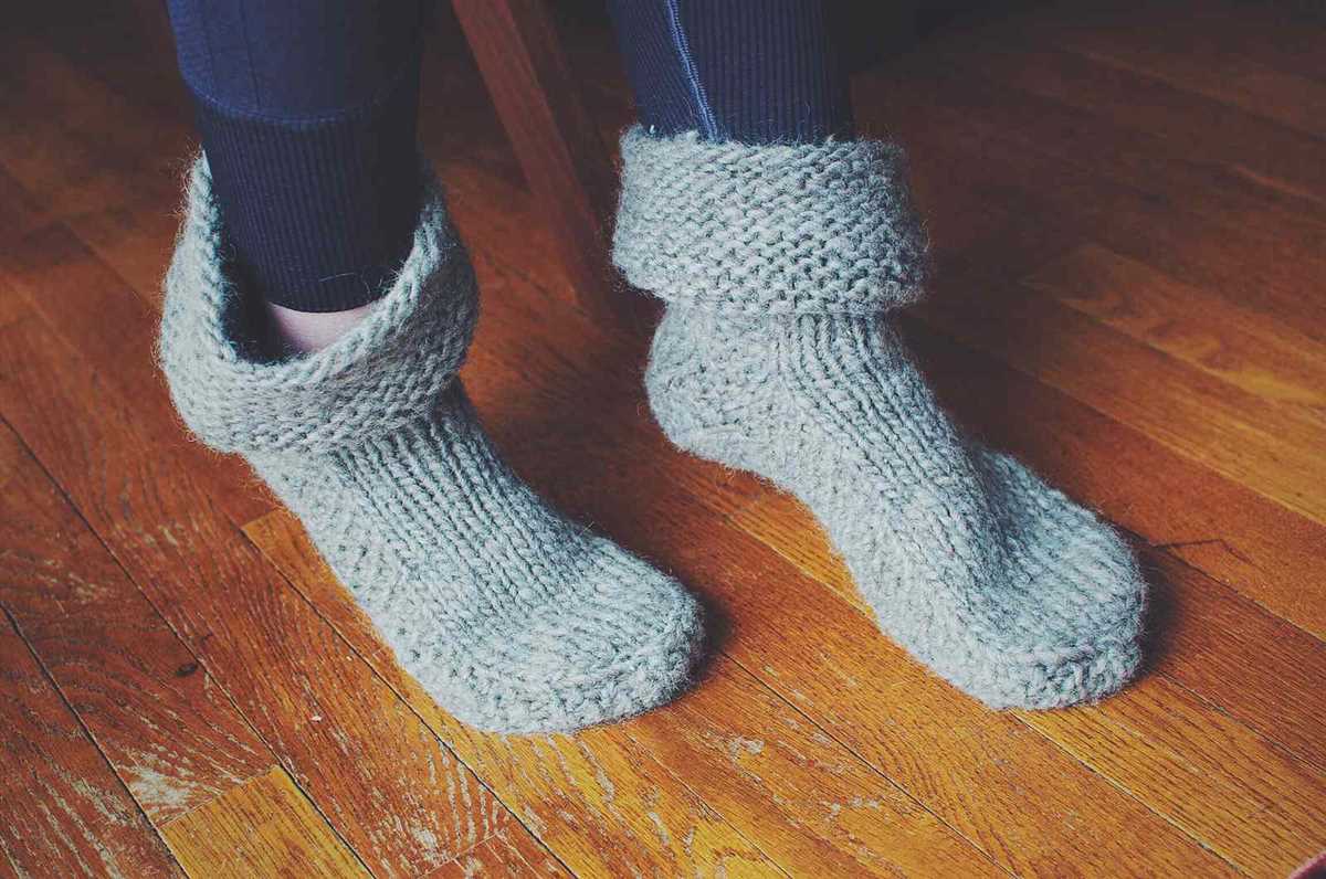 Knit slipper socks pattern