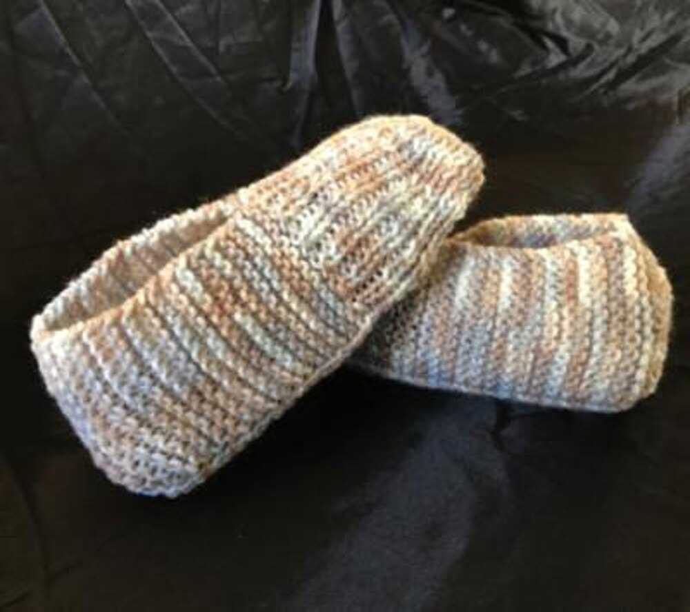 Knitted children's slippers pattern