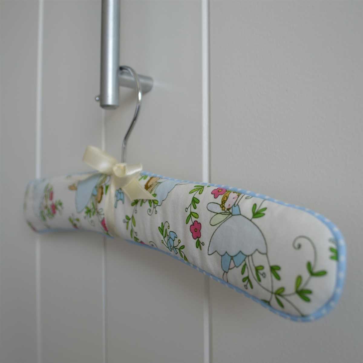 Knitted coat hanger patterns