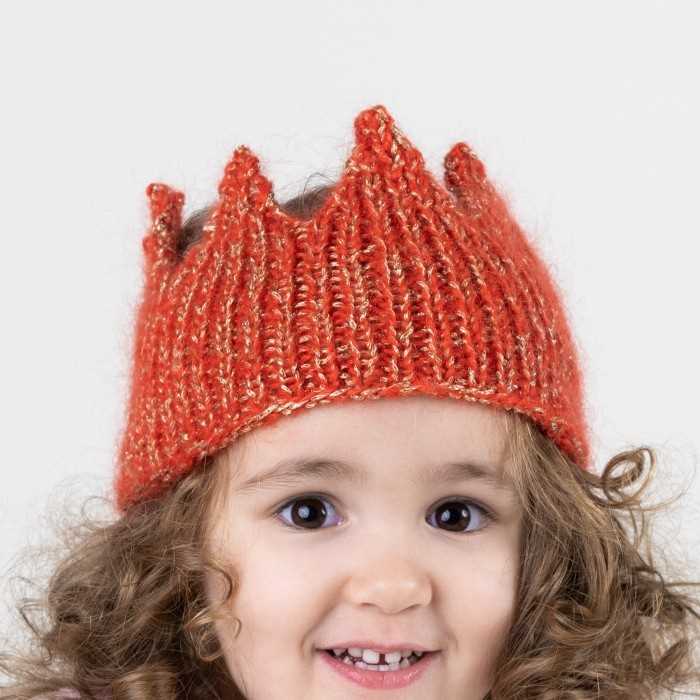 Knitted crown pattern