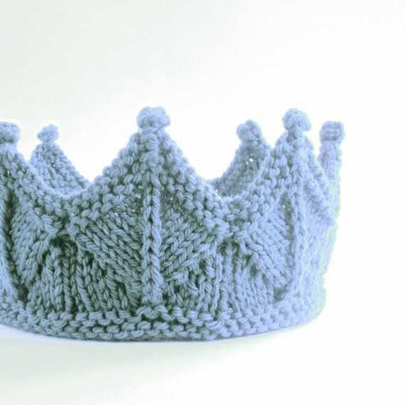 Knitted crown pattern