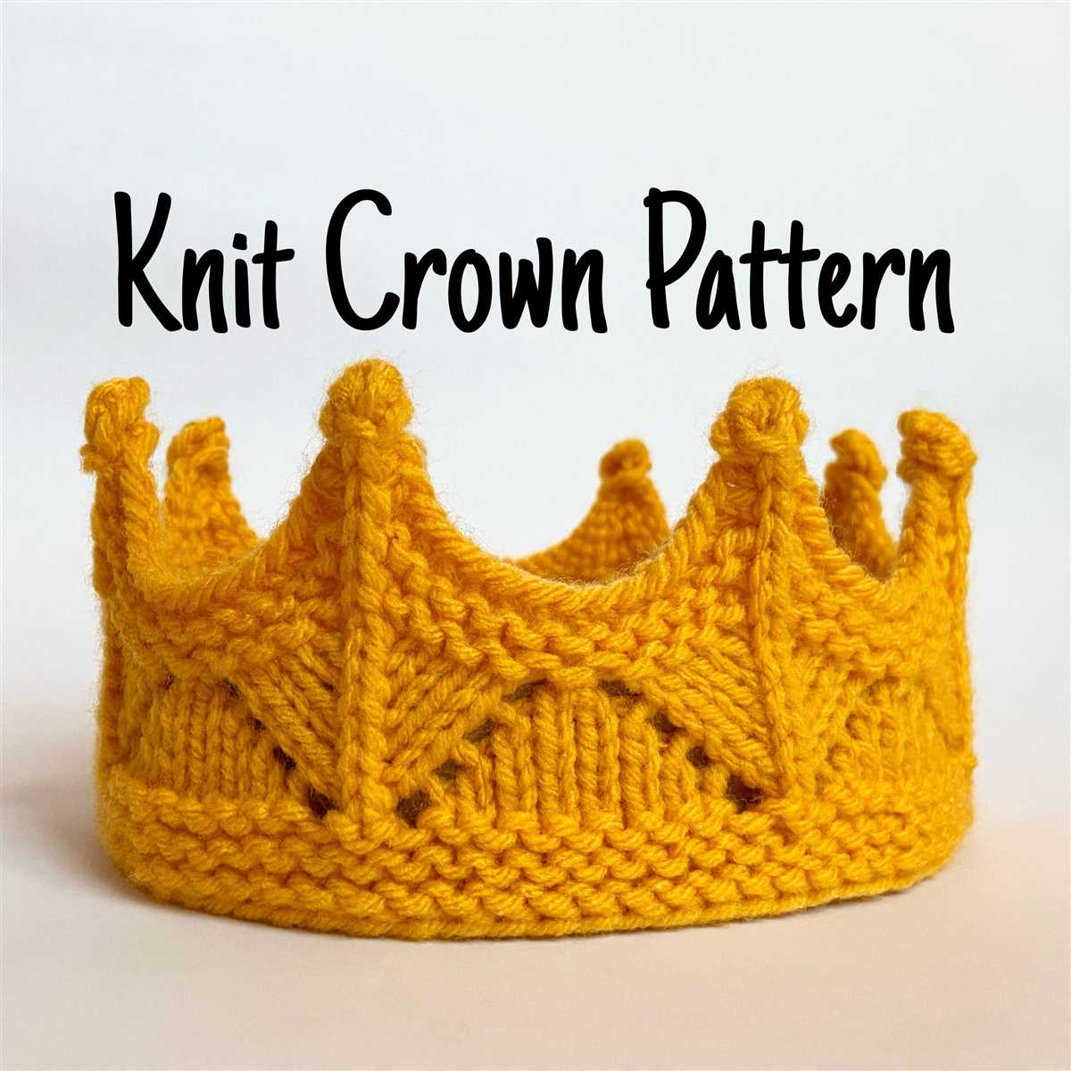 Knitted crown pattern