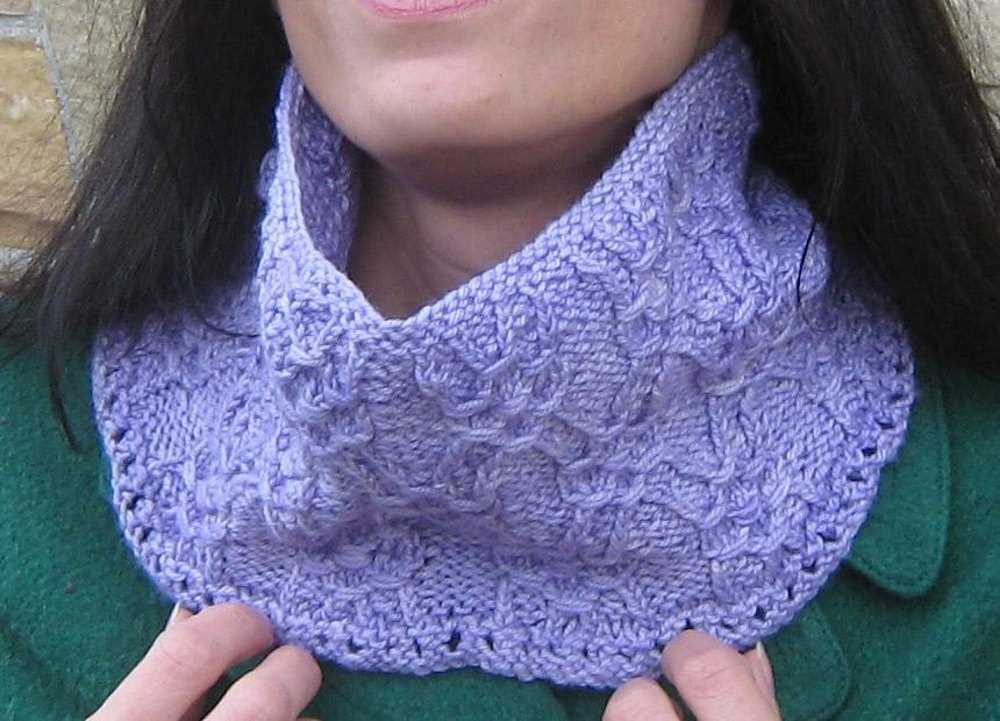 Knitting patterns for cowl neck scarves