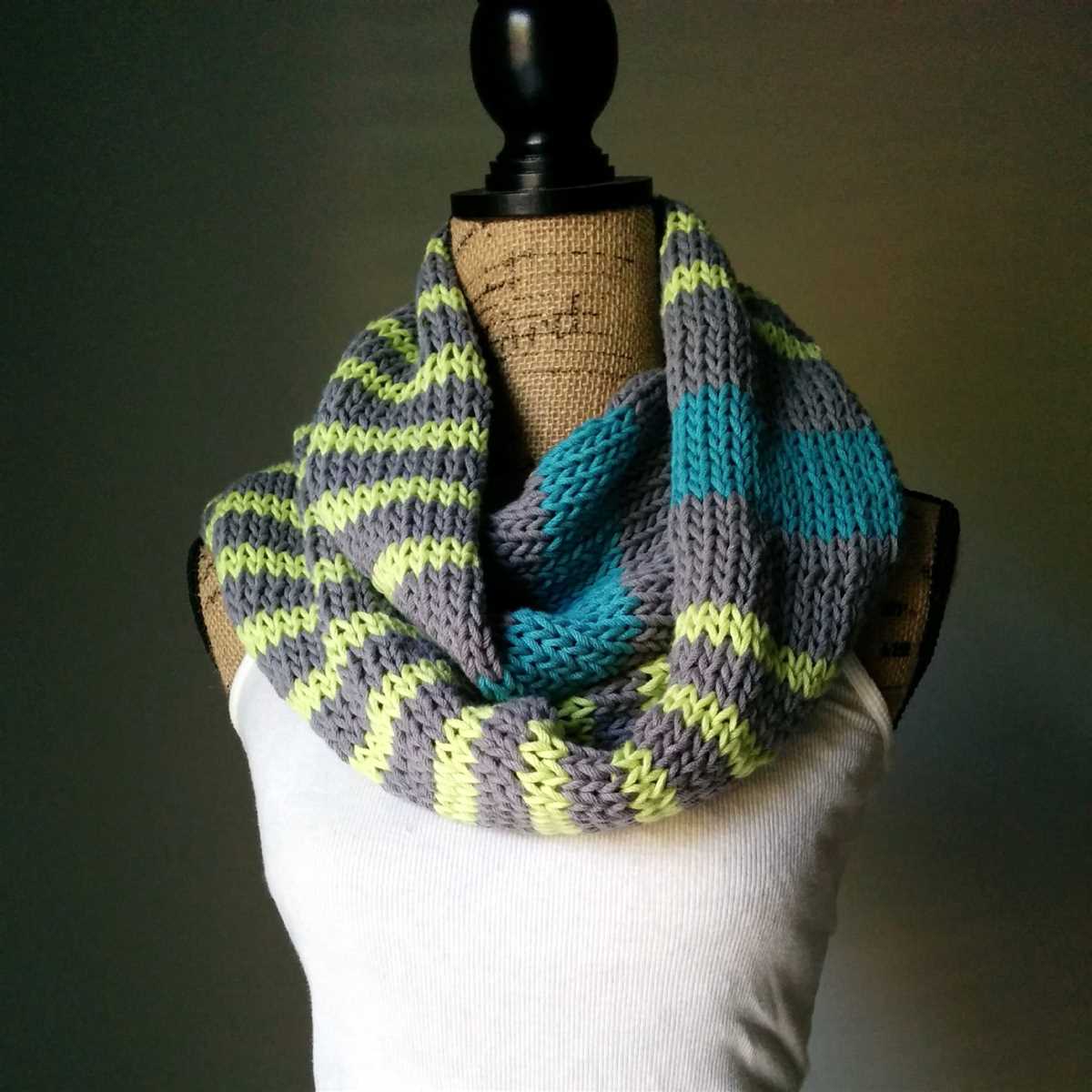 Knitting pattern for infinity scarf with bulky yarn