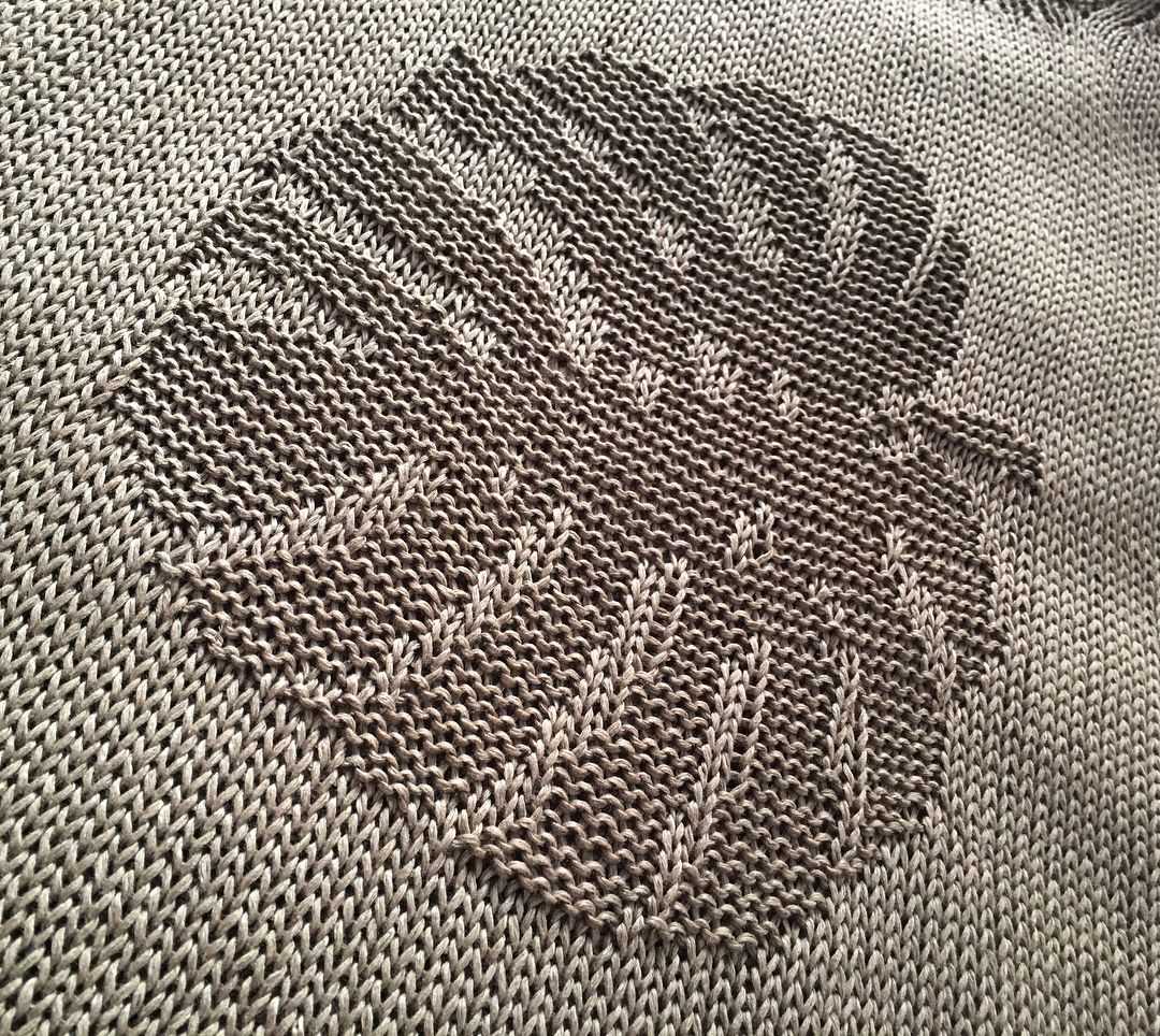 Knitting pattern magnifier