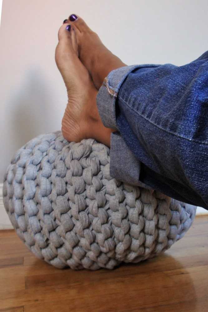 Arm knitting pouf pattern