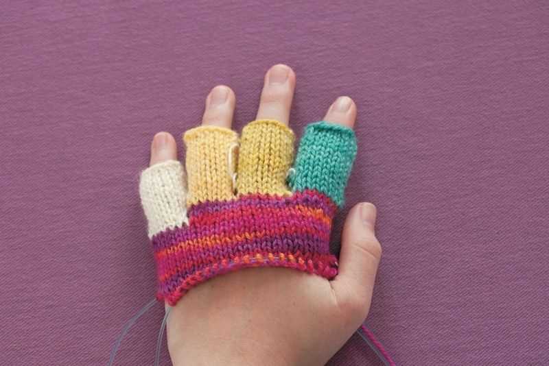 Men's half finger gloves knitting pattern