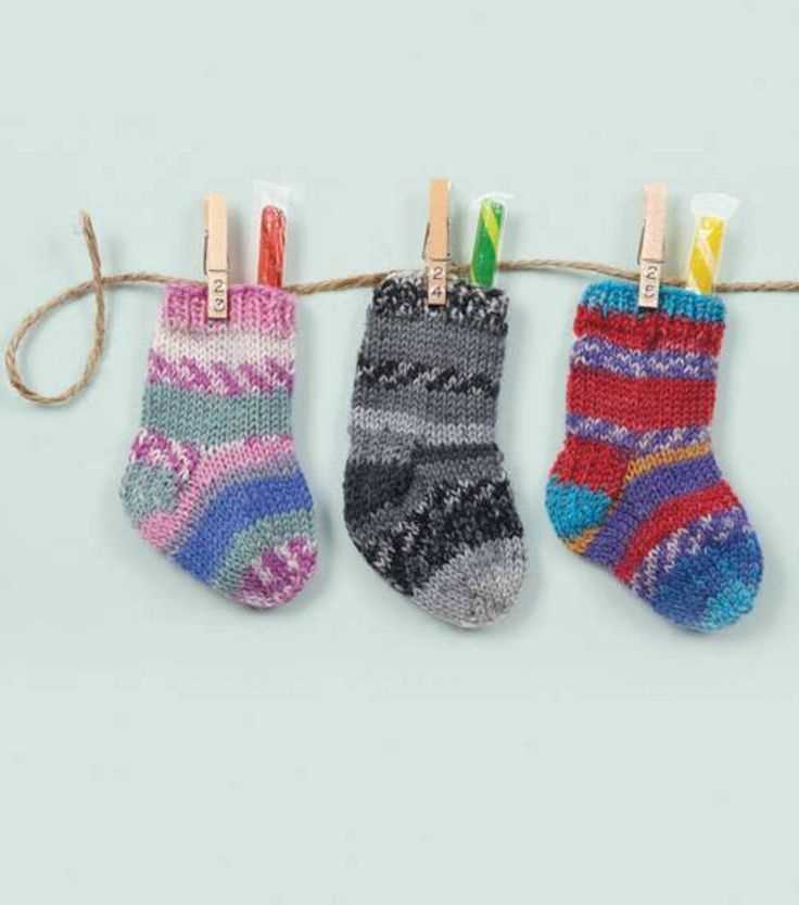 Miniature christmas stocking knitting pattern