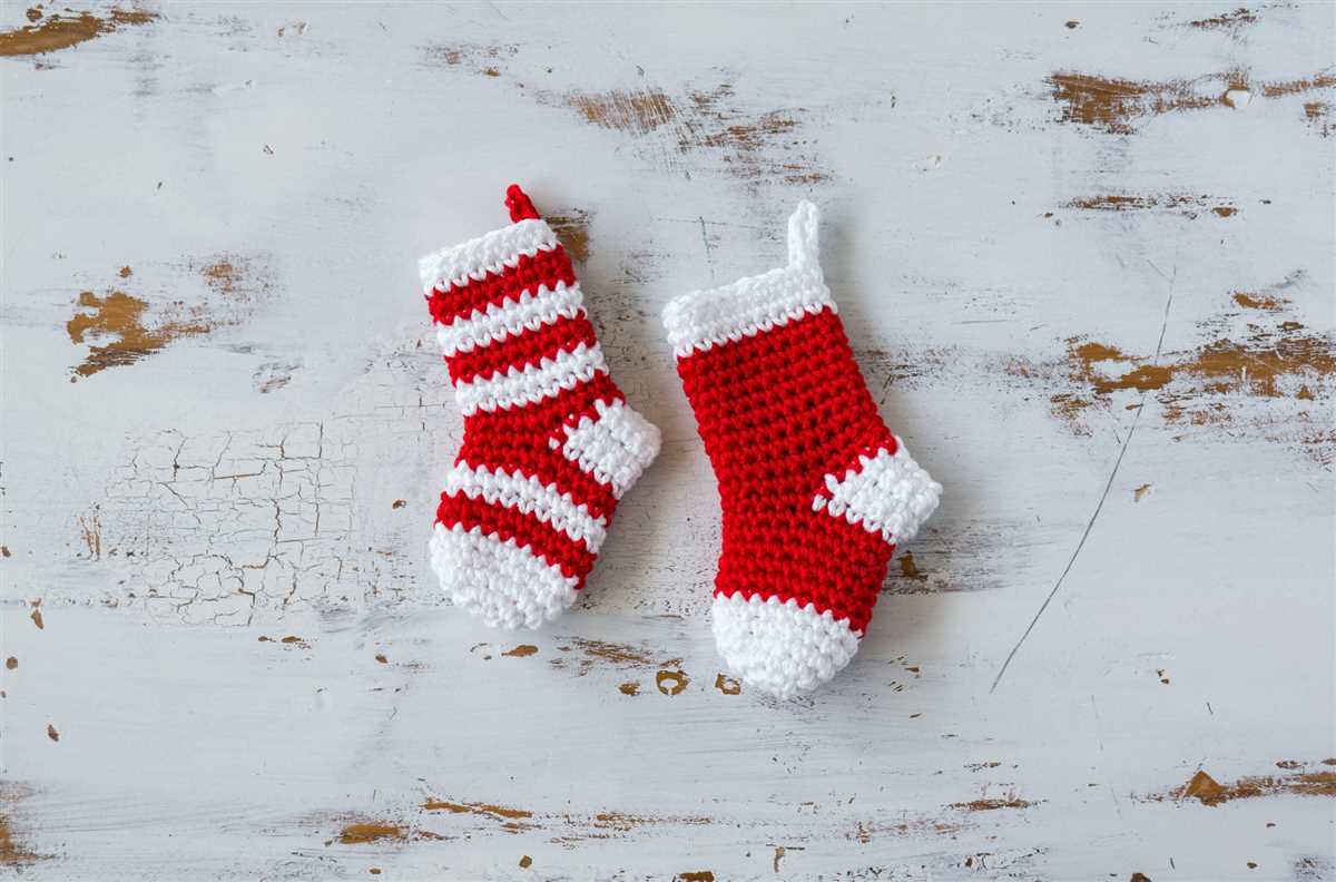 Miniature christmas stocking knitting pattern