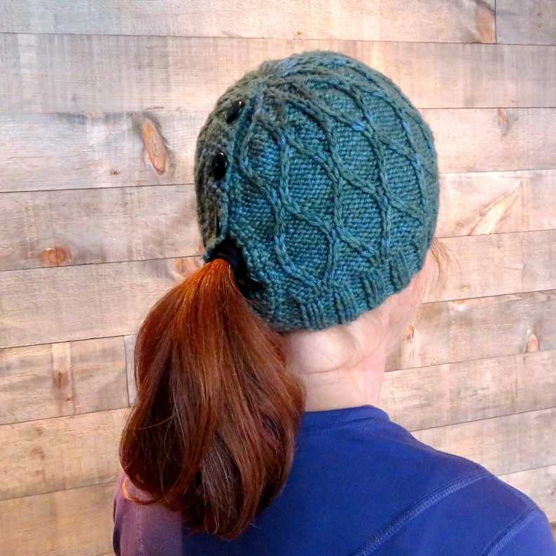 Ponytail beanie knitting pattern