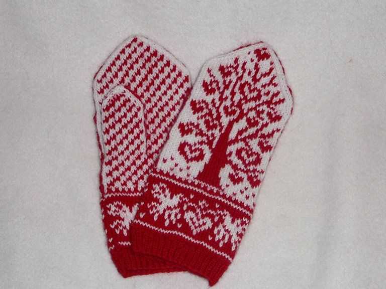 Nordic mittens knitting pattern