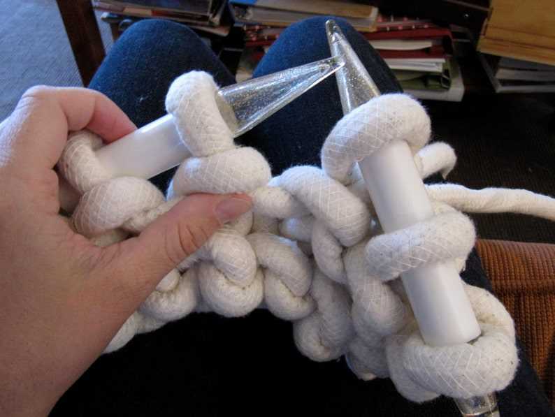 Arm knitting pouf pattern