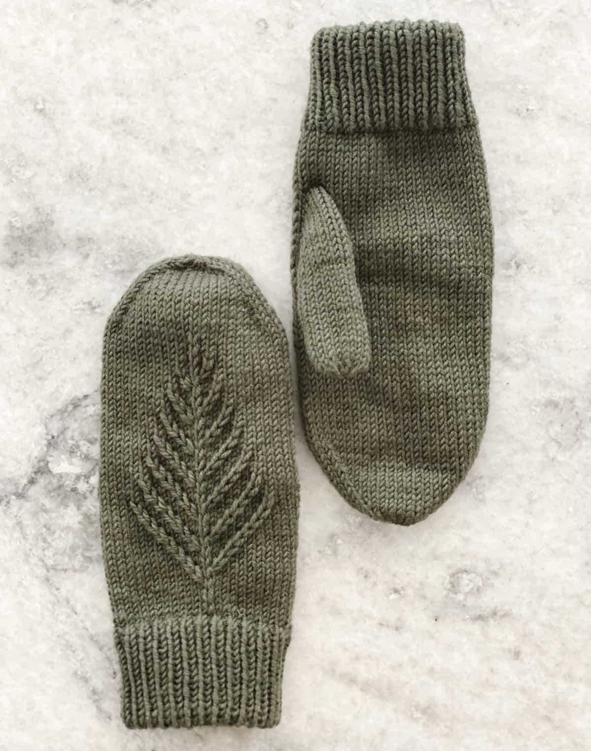 Double layer knit mitten pattern