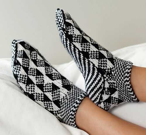 Knit slipper socks pattern