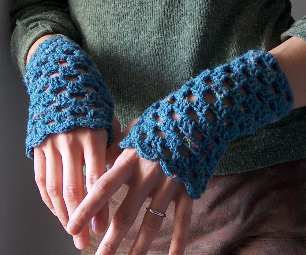 Knitting hand warmers pattern free
