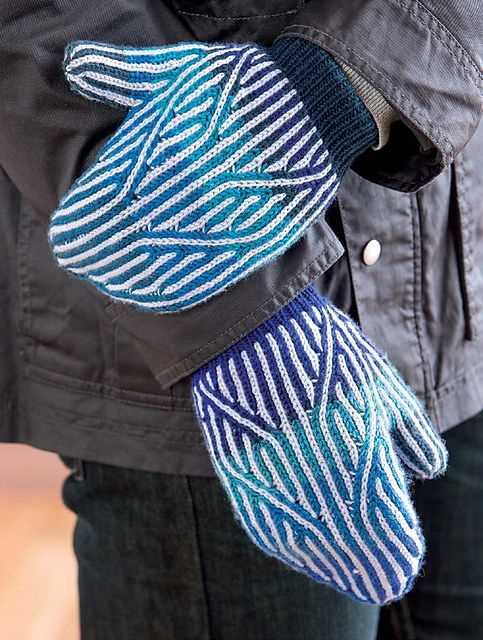 Double layer knit mitten pattern