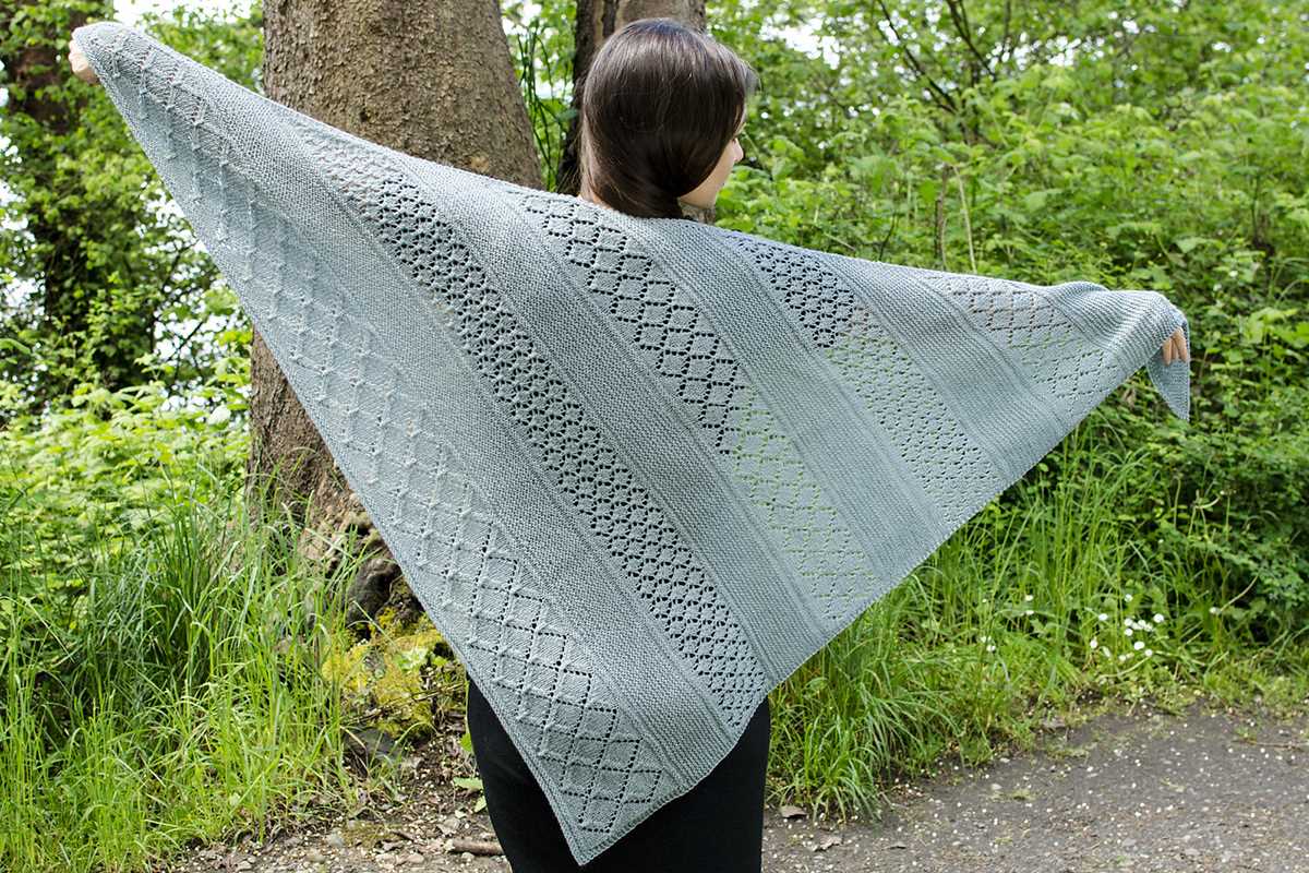 Diagonal shawl knitting pattern
