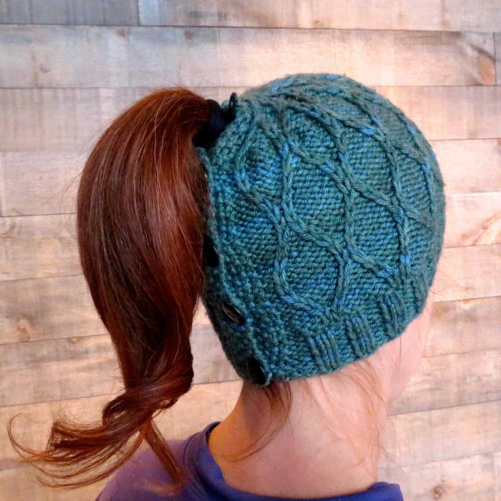 Ponytail beanie knitting pattern