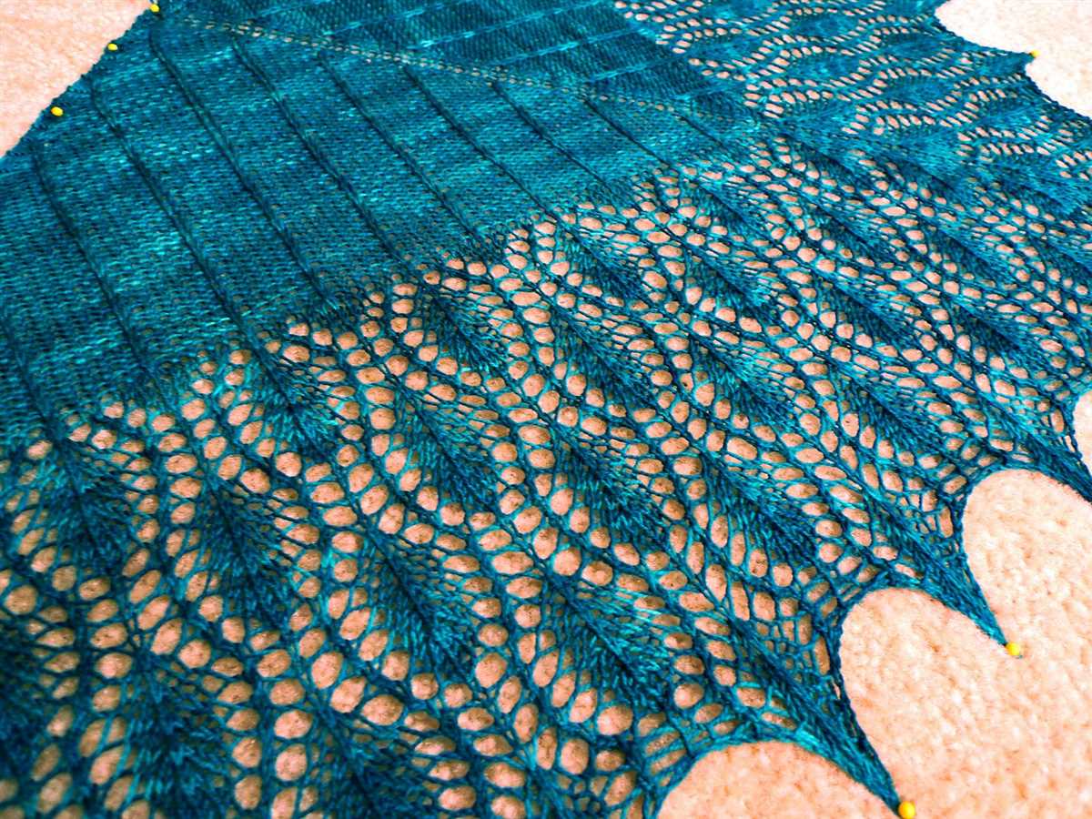 Peacock lace knitting pattern