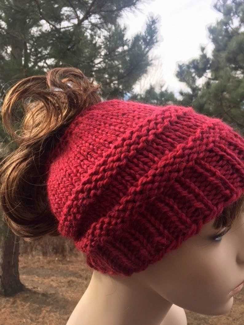Ponytail beanie knitting pattern
