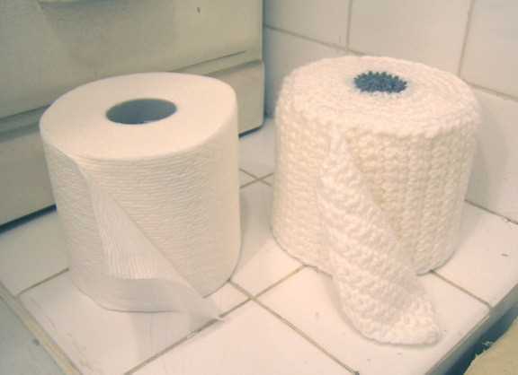 Doll toilet roll holder knitting pattern