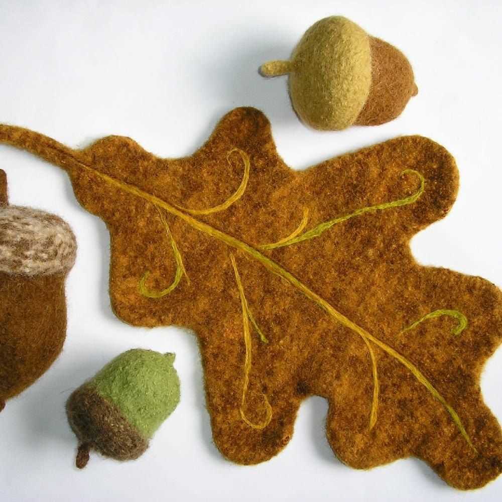 Small knit leaf pattern