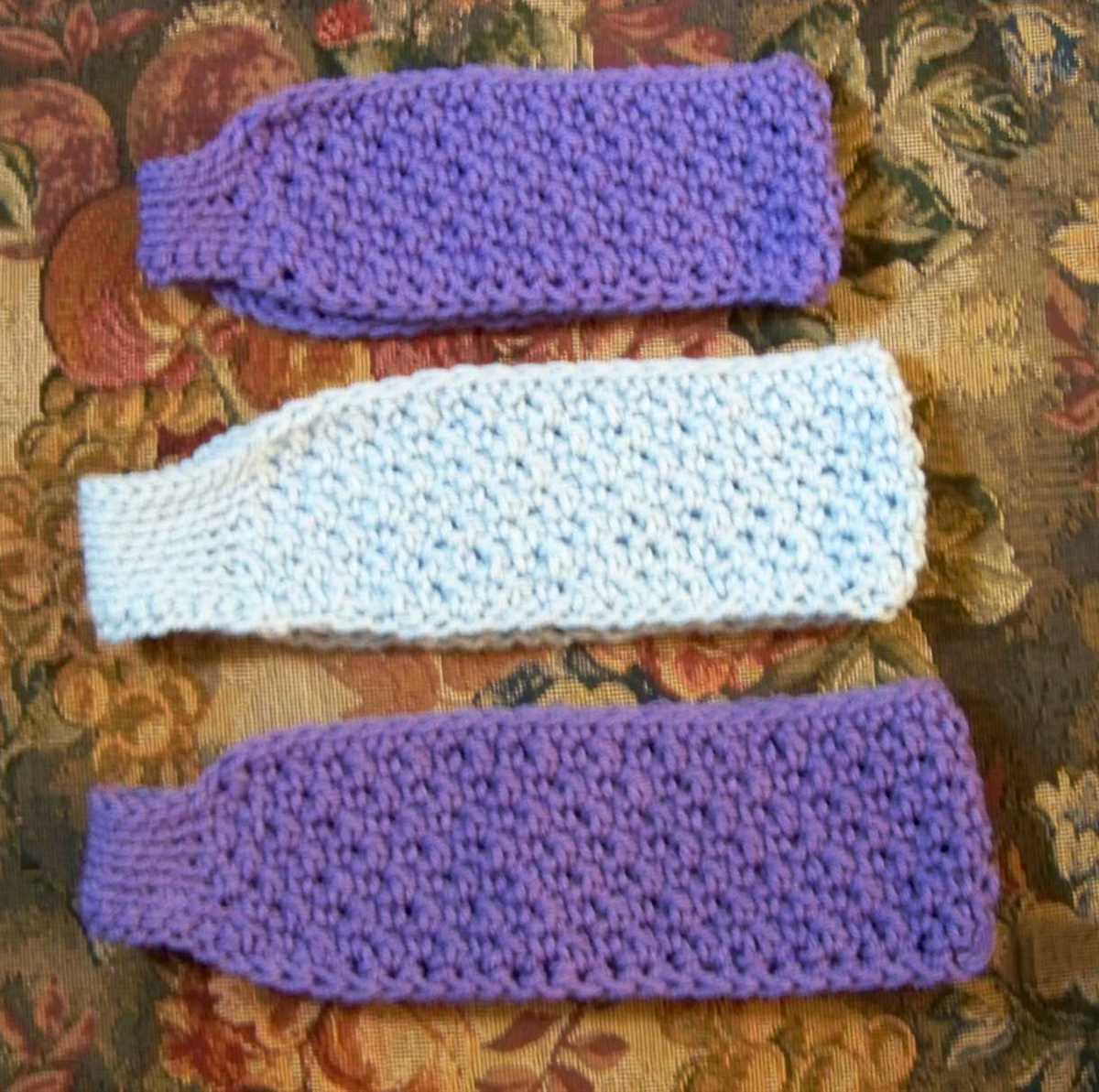 Free pattern for knitted headband with button closure