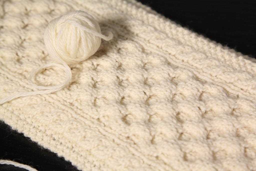 Reversible cable knit pattern