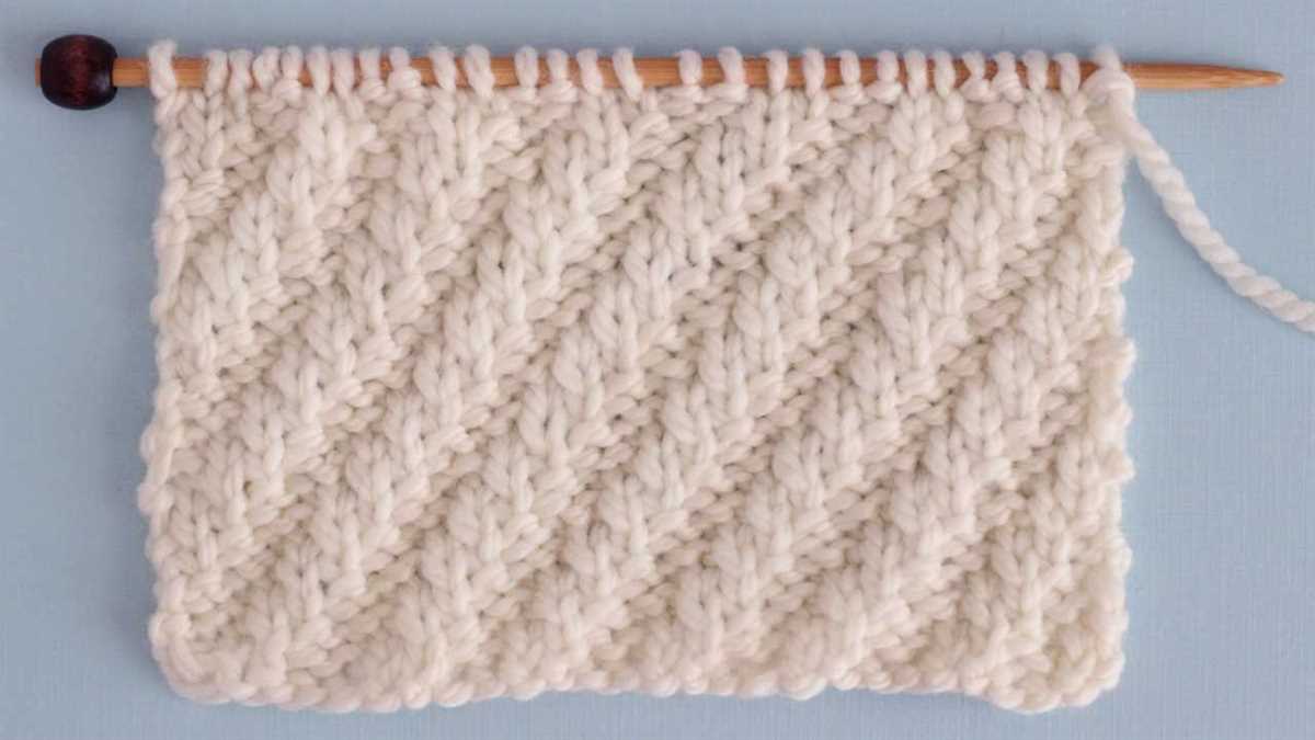Diagonal rib knitting pattern