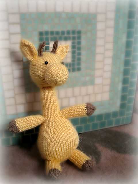 Jasmine the giraffe knitting pattern