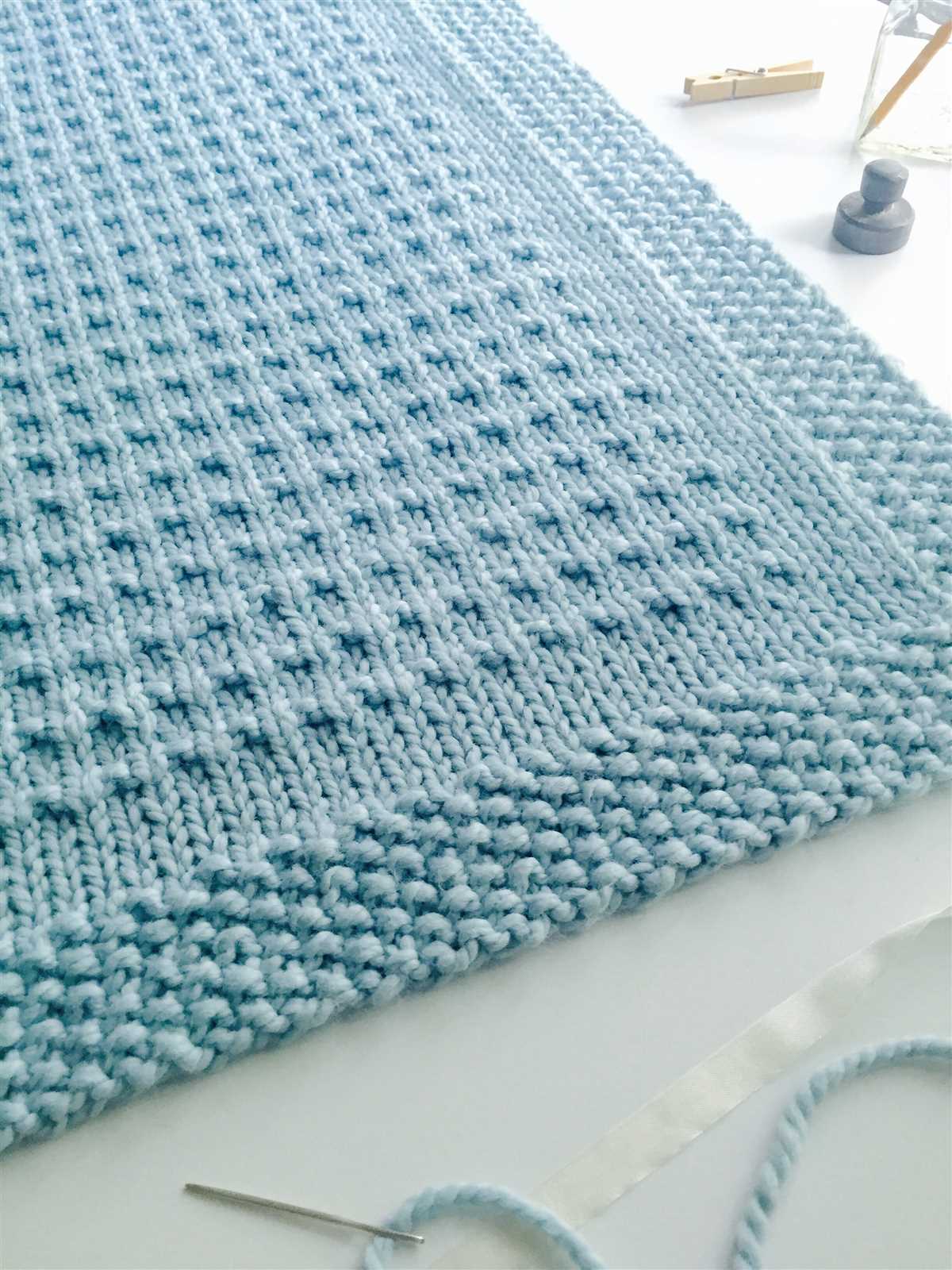 Simple chunky blanket knitting pattern