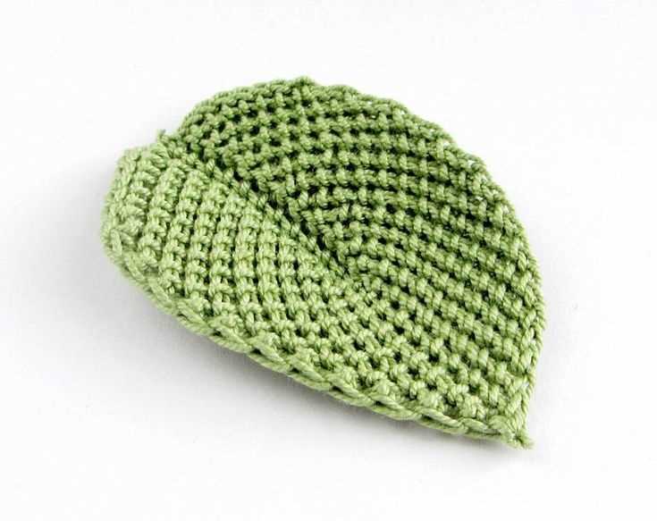Small knit leaf pattern
