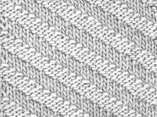 Diagonal rib knitting pattern
