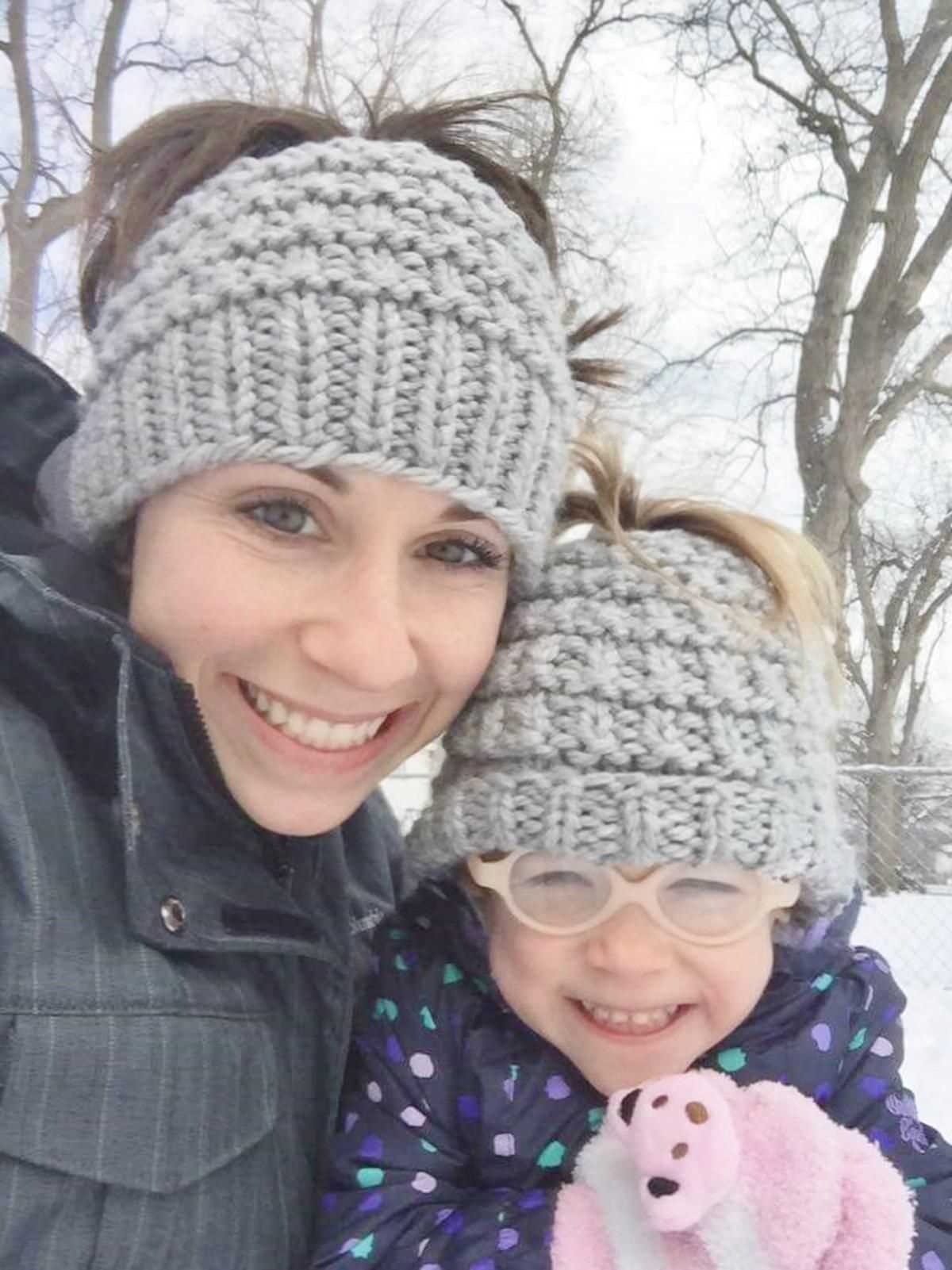 Ponytail beanie knitting pattern