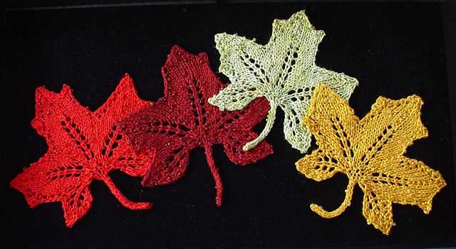 Knitted oak leaf pattern
