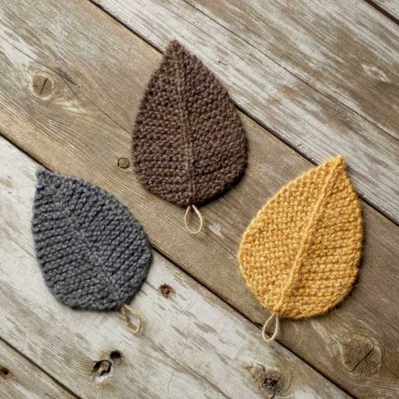 Small knit leaf pattern