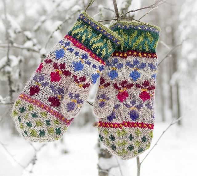 Fair isle wrist warmers knitting pattern