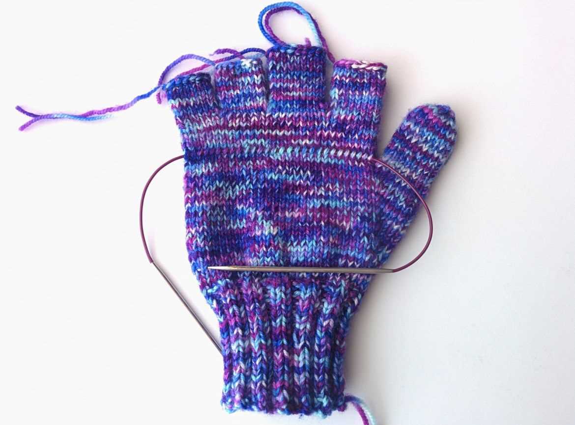 Free knit fingerless gloves pattern