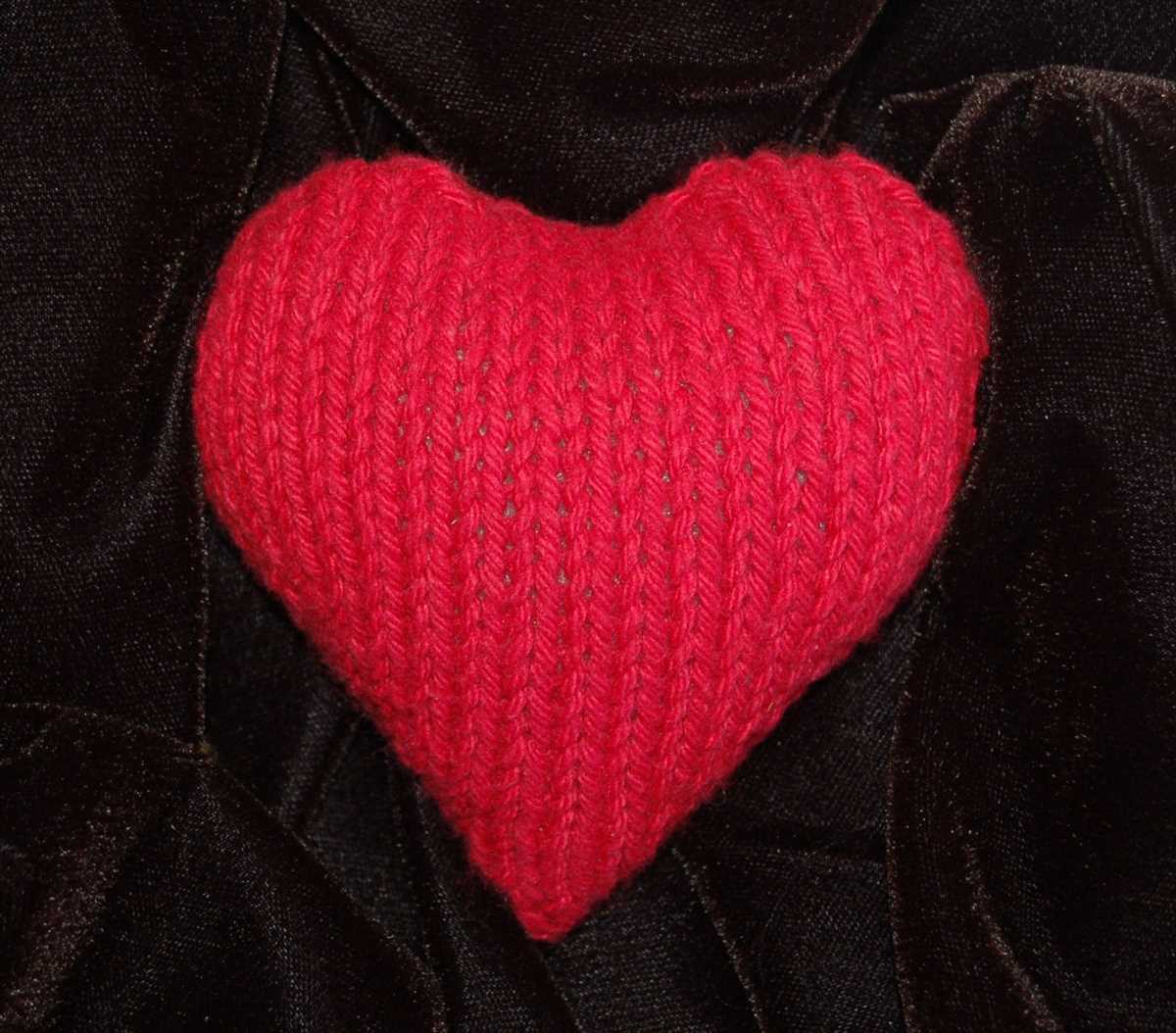 Heart lace knitting pattern