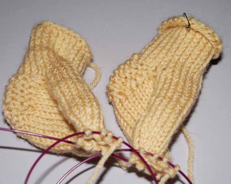 Mitten knitting pattern circular needles