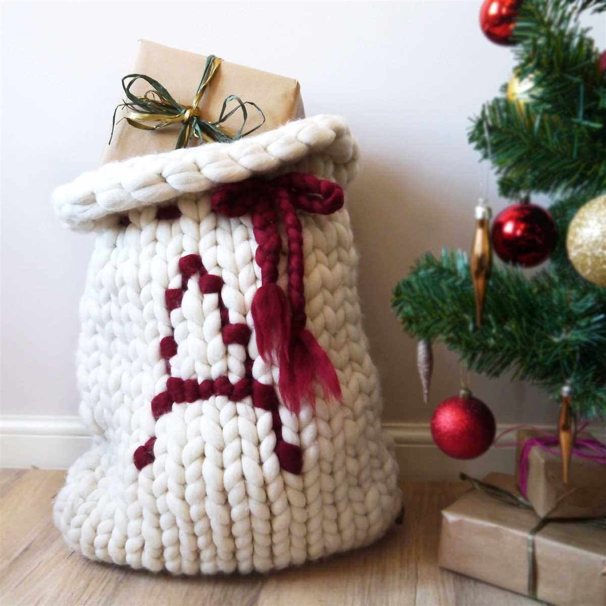 Mini santa sack knitting pattern