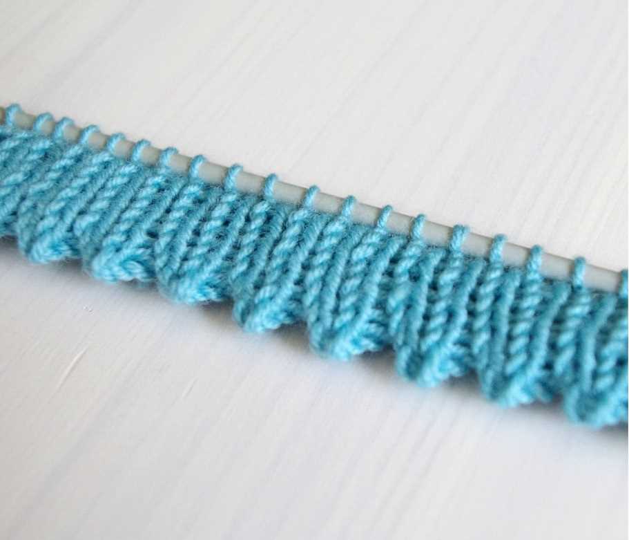 Eyelet knitting pattern