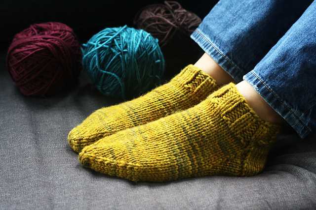 Chunky slipper sock knitting pattern