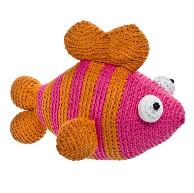Simple knitted fish pattern