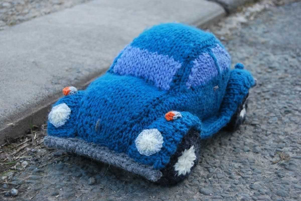 Knitted toy car pattern