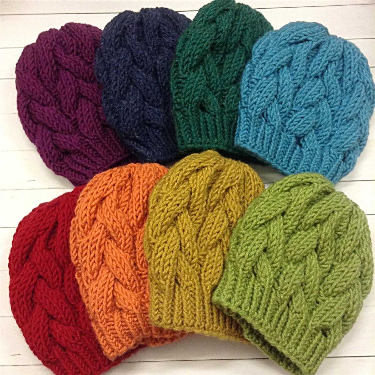Free chunky cable knit hat pattern