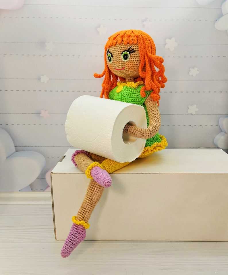 Doll toilet roll holder knitting pattern